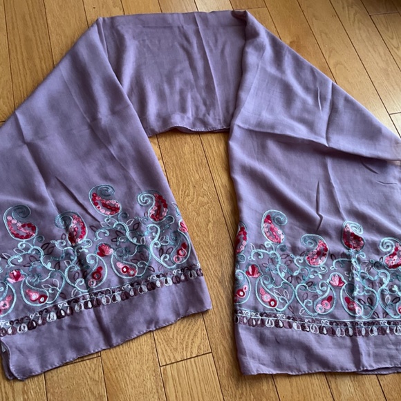 Purple cotton/viscose Scarf with embroidery NWOT - Picture 2 of 4